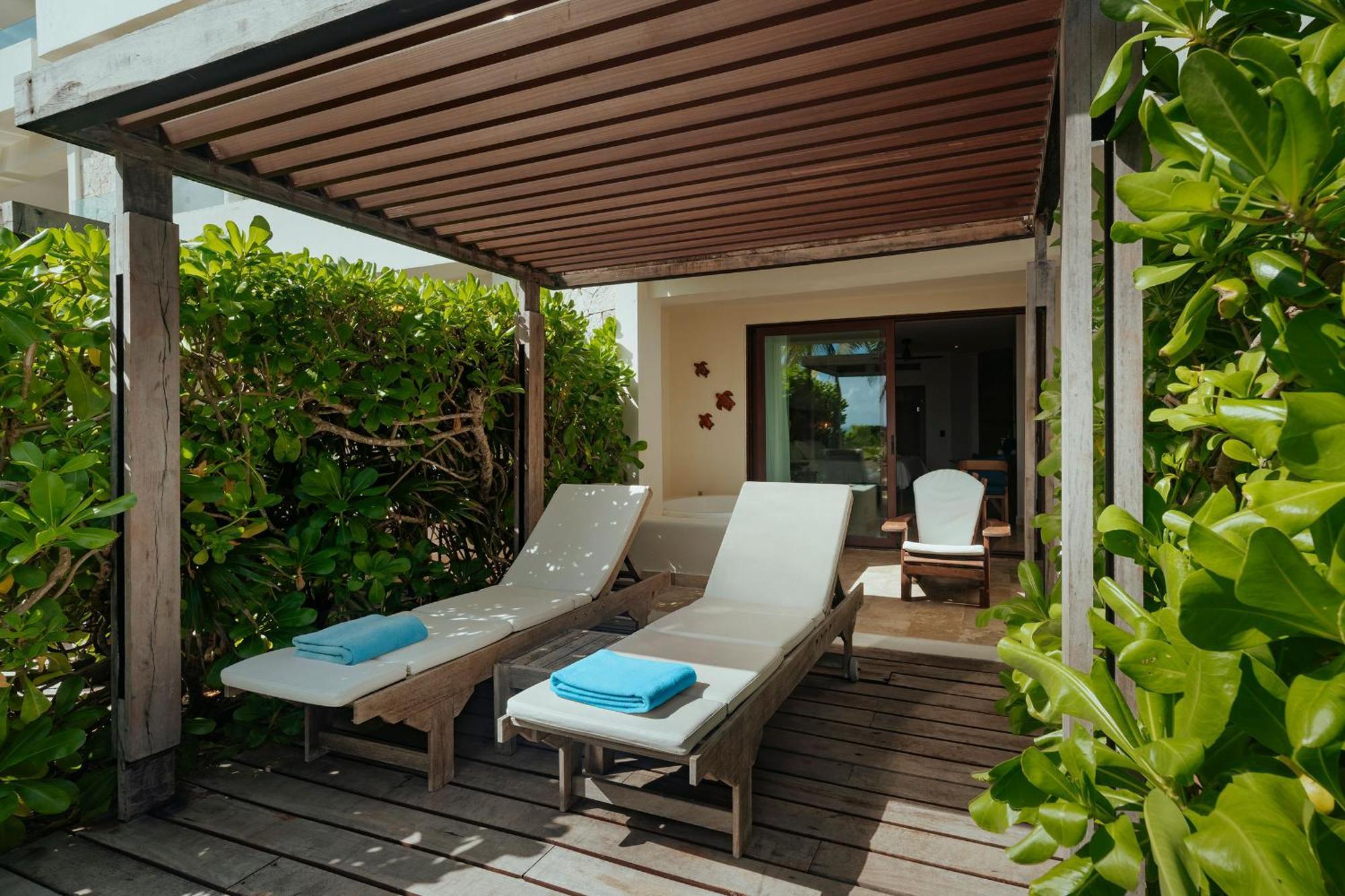 Junior Suite Garden Ocean Front