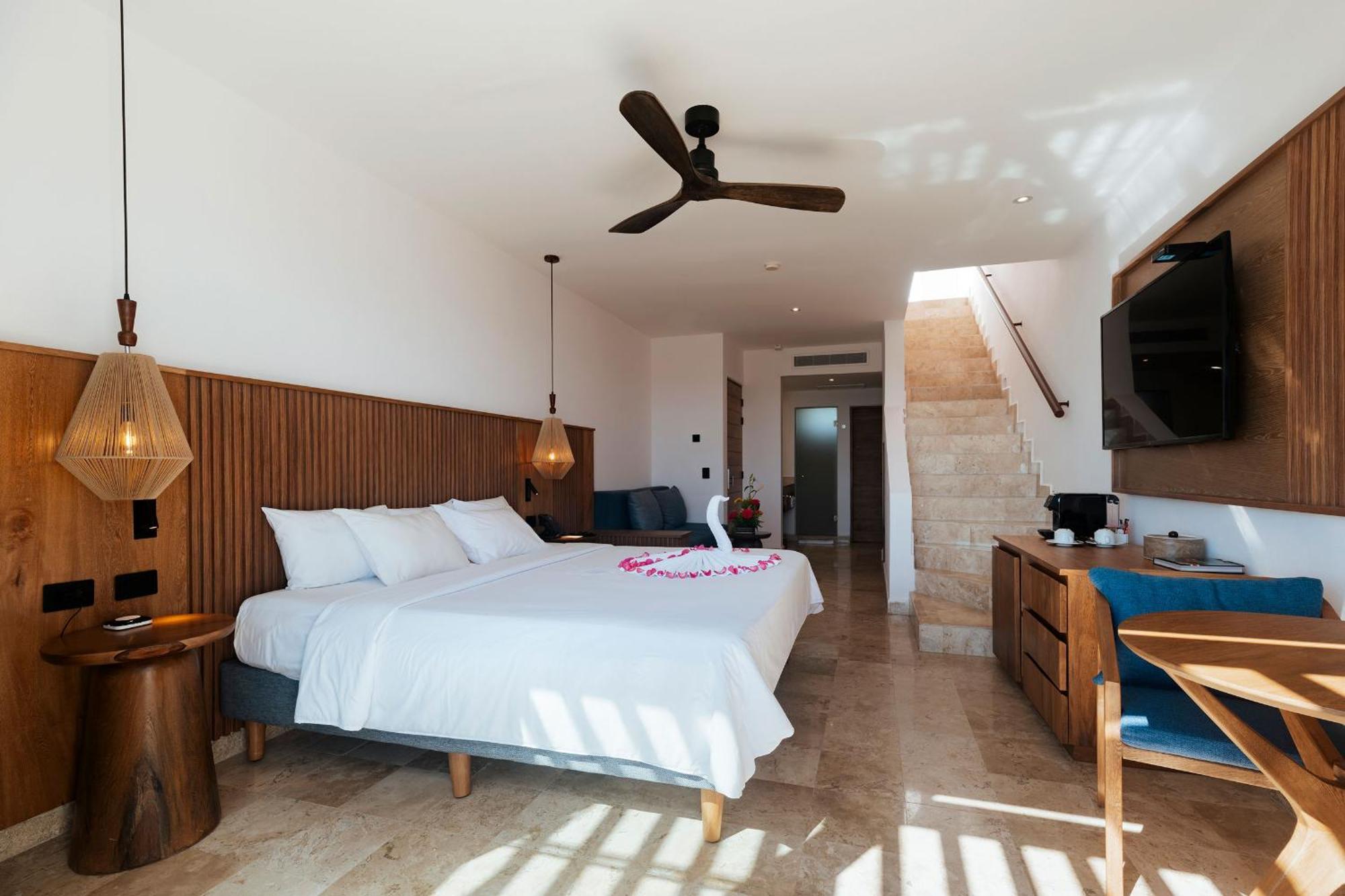Junior Suite Premium Ocean Front